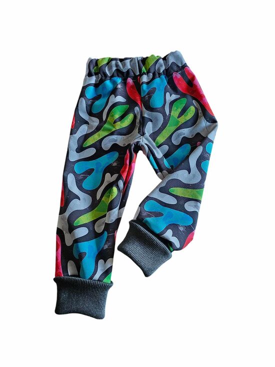 Kamoflāža krāsaina